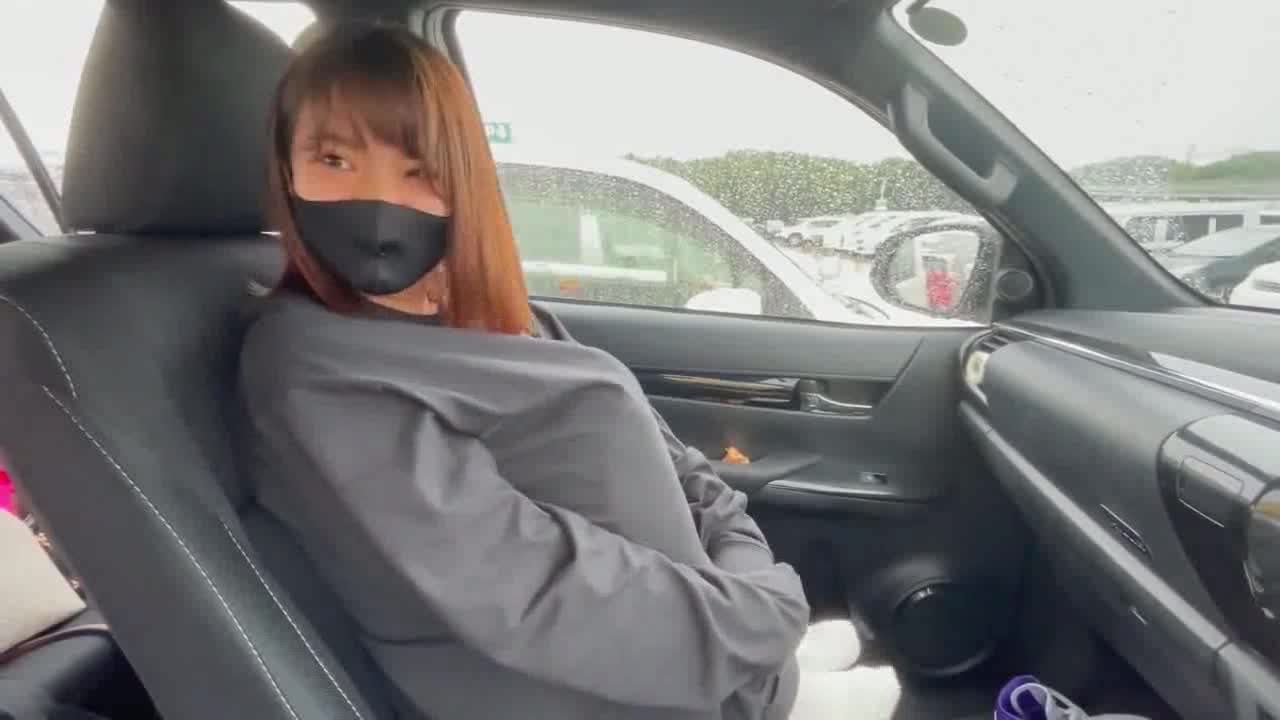 無】我慢できず車の中で美女に大量中出し - FC2動画アダルト